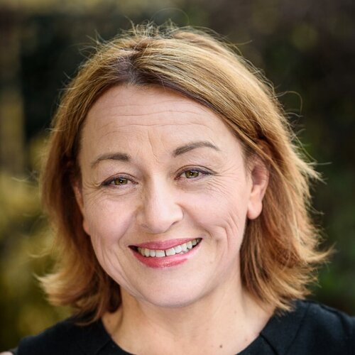 Volg Irena Grazuliene op Singulart