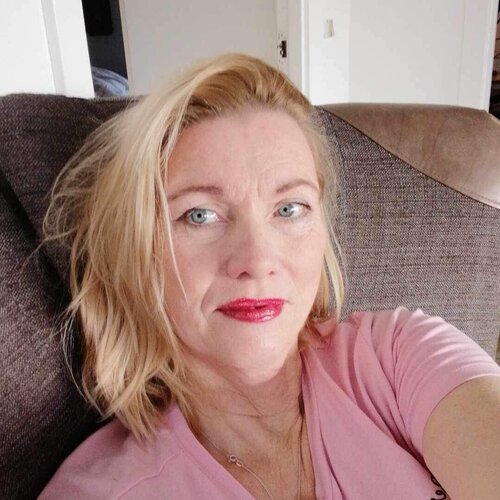 Suivez Tóra María Erlingsdóttir sur Singulart