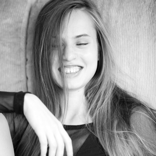 Follow Valentina Kuleshova on Singulart