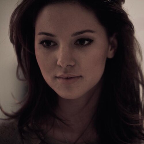 Follow Lana Popova on Singulart