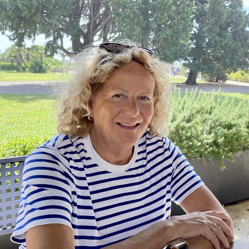 Follow Evelyne Maager on Singulart