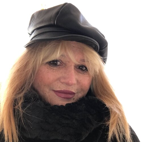 Follow Reine River on Singulart