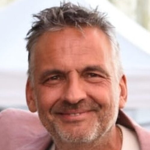 Volg Steeve Grangier op Singulart