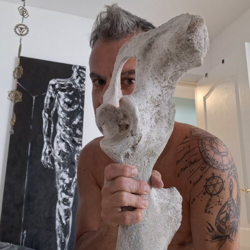 Follow Jose González on Singulart
