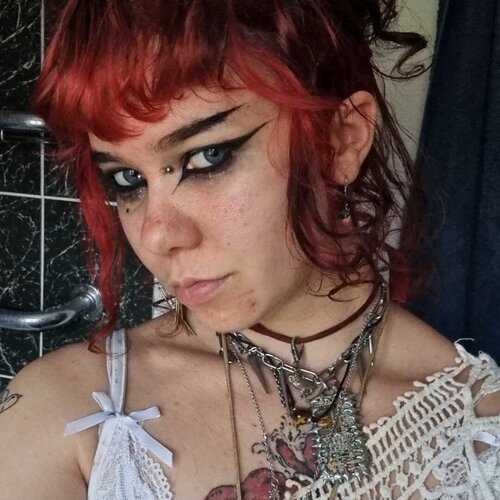 Sigue a Anouchka Petit en Singulart