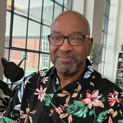 Follow Larry Hoskins on Singulart