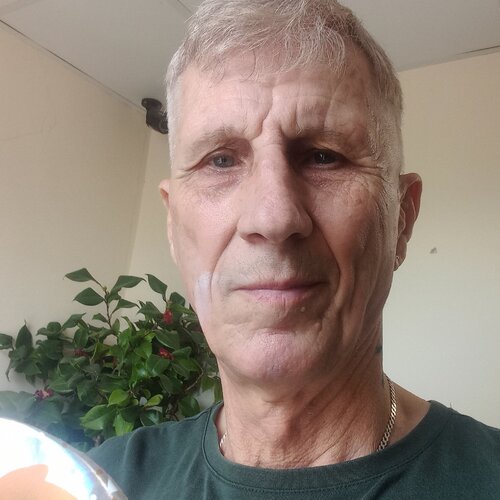 Follow Radu Priscu on Singulart