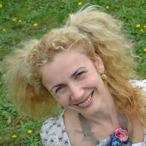 Volg Roxana Soos op Singulart