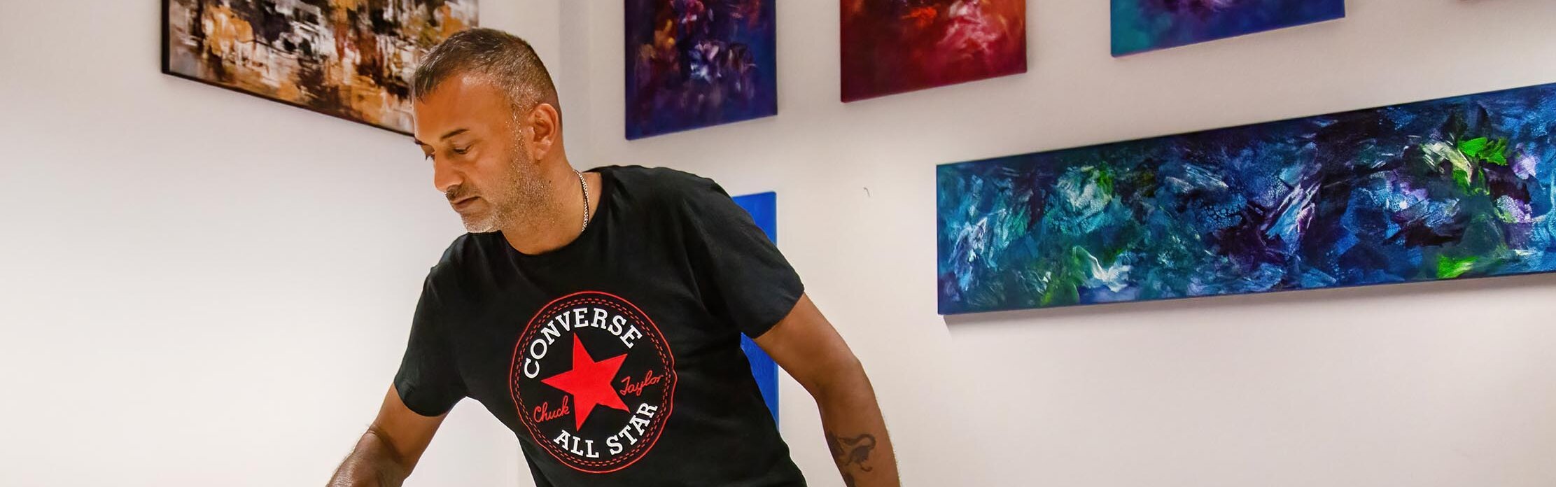 Muse de l'exposition - Paresh Nrshinga