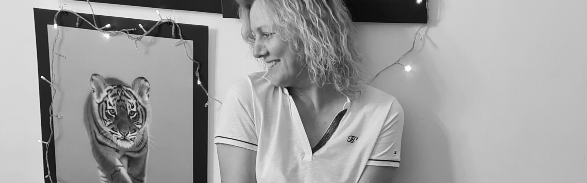 Katta qora xoroz bilan Negrito