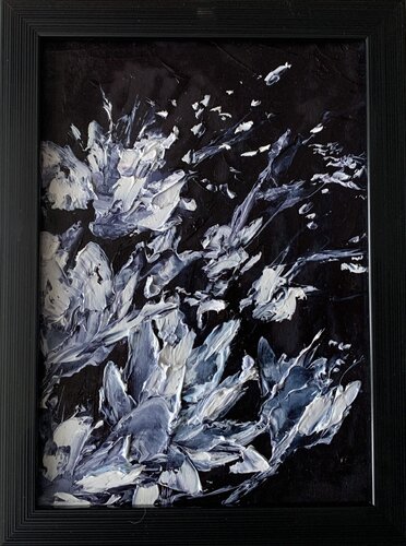 Abstract white flowers on black. par Vita Schagen, Peinture en vente sur Singulart