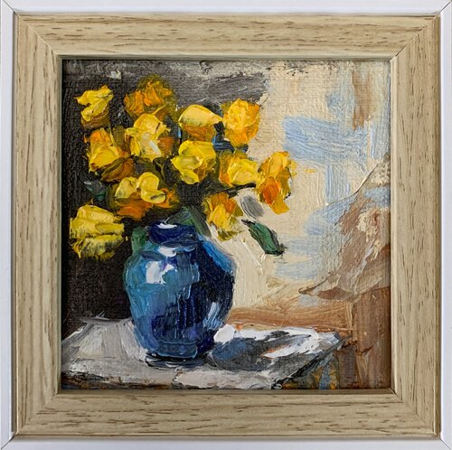 Sunlit bouquet of the yellow flowers in a blue vase.. von Vita Schagen, Malerei kaufen auf Singulart
