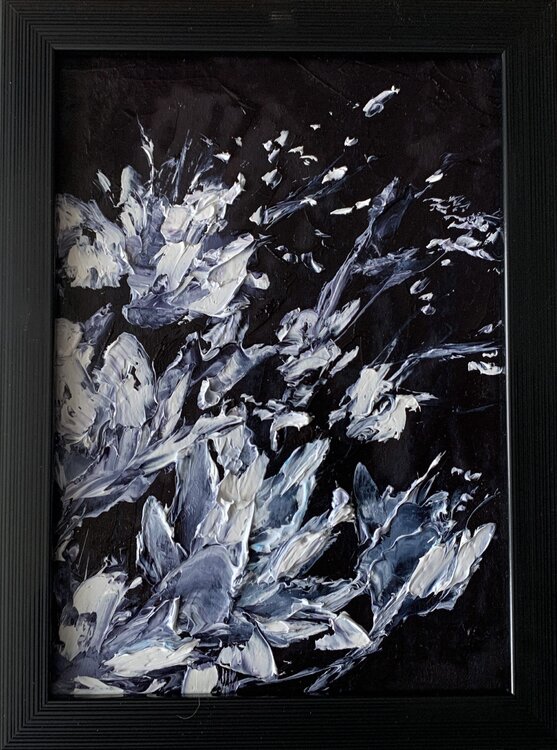 Abstract white flowers on black. Vita Schagen