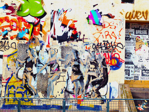 Centre Pompidou Graffiti van Manuella Muerner Marioni, Fotografie te koop op Singulart
