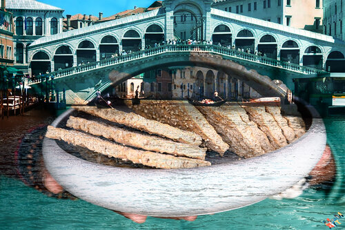 Brot unter der Rialto-Brücke von Manuella Muerner Marioni, Fotografie kaufen auf Singulart