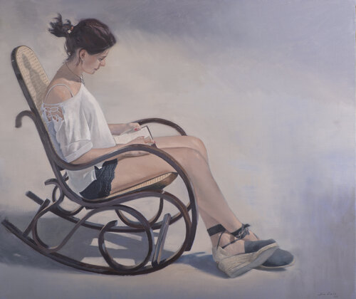 mujer leyendo en una mecedora by Juan Manuel Alvarez Cebrián, Painting for Sale on Singulart