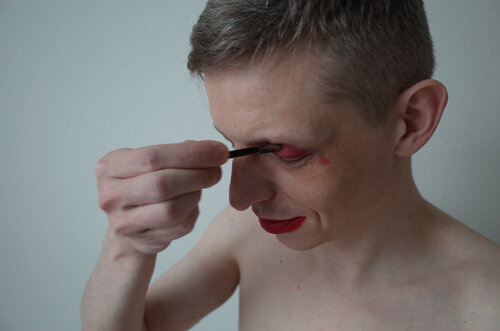 67r3 \ A MAN. HIDDEN MAN van Leni Smoragdova, Fotografie te koop op Singulart