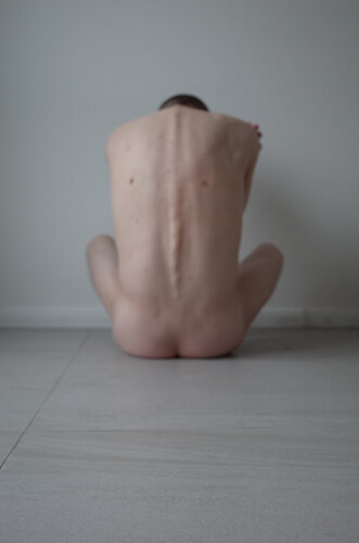 a1a1 \ A MAN. HIDDEN MAN van Leni Smoragdova, Fotografie te koop op Singulart
