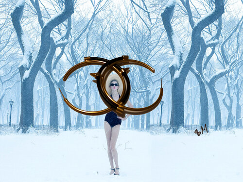 1w54/ Blue, Chanel and a woman - {$M} di Leni Smoragdova, Digitale in vendita su Singulart