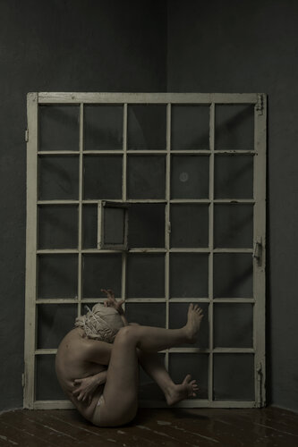:U^5 / Figure collection: dark version - {$M} di Leni Smoragdova, Fotografia in vendita su Singulart