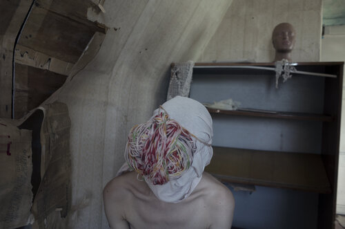 1b1b / Figures collection: attic version - {$M} di Leni Smoragdova, Fotografia in vendita su Singulart