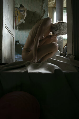 H#Fe / Figures collection: attic version - {$M} di Leni Smoragdova, Fotografia in vendita su Singulart