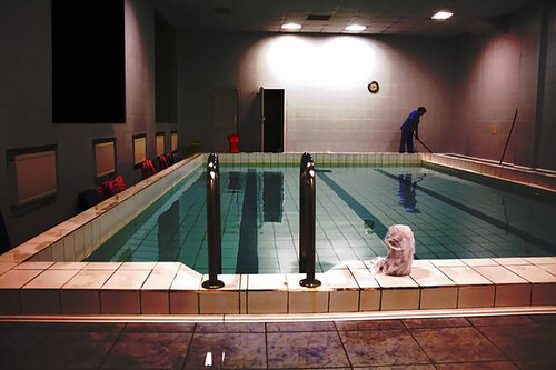 -*k3 / Figures collection: swimming pool version {$M} di Leni Smoragdova, Fotografia in vendita su Singulart