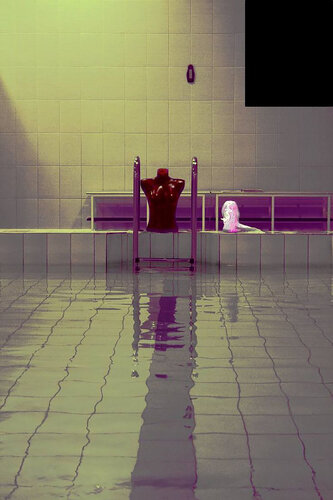&f4a/ Figures collection: swimming pool version {$M} di Leni Smoragdova, Fotografia in vendita su Singulart