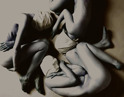 1m1m / Figures collection: Transaction Dolls - {$M} di Leni Smoragdova, Fotografia in vendita su Singulart
