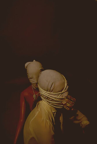 8l45 / Figures collection: Transaction Dolls - {$M} di Leni Smoragdova, Fotografia in vendita su Singulart