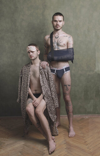 A MAN. HIDDEN MAN van Leni Smoragdova, Fotografie te koop op Singulart