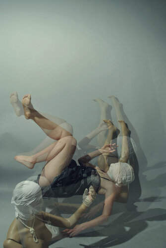 Figures collection: the past version {$M} van Leni Smoragdova, Fotografie te koop op Singulart