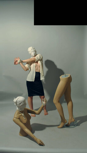 Figures collection: the past version {$M} van Leni Smoragdova, Fotografie te koop op Singulart