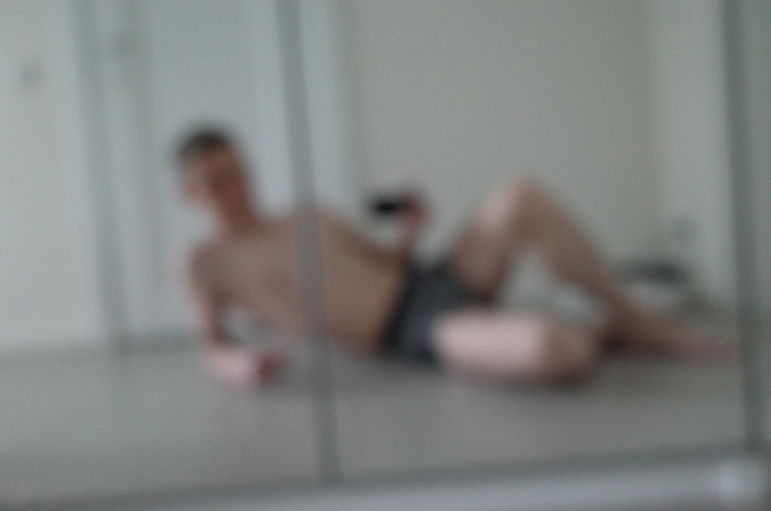 $#Ds  \ A MAN. HIDDEN MAN Leni Smoragdova