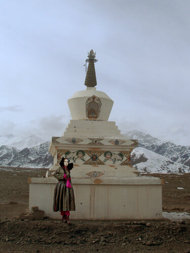 Amiguita ladakhi by Arturo Prins, Photography for Sale on Singulart