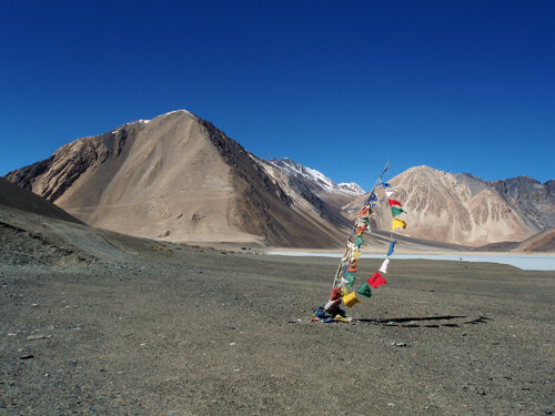 Pangong Lake flag di Arturo Prins, Fotografia in vendita su Singulart