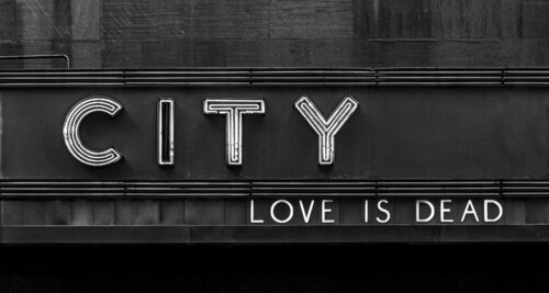 Love Is Dead - Radio City, NYC di Joseph Cela, Fotografia in vendita su Singulart