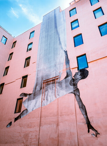 Falling Dancer - NYC von Joseph Cela, Fotografie kaufen auf Singulart