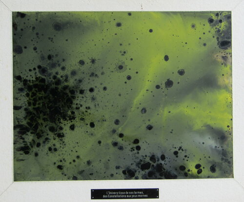 L'Univers tisse de ses larmes, des constellations aux yeux mornes. par Aldehy, Œuvre sur papier en vente sur Singulart