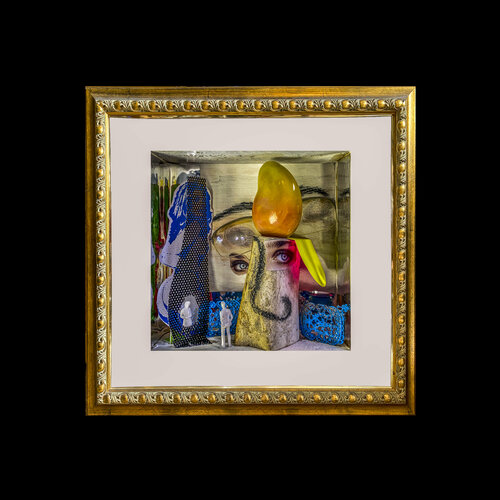 a8 - PINK KITTY - photorama© in gold frame on black Aleks Rosenberg