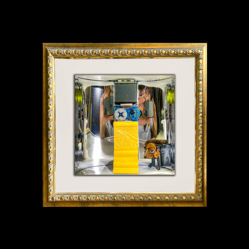 b8 - photorama in gold frame on black di Aleks Rosenberg, Fotografia in vendita su Singulart