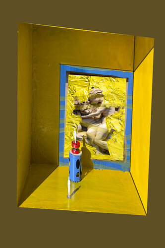 IMG_9045- Yellow Box - Not Now de Aleks Rosenberg, Fotografía a la venta en Singulart