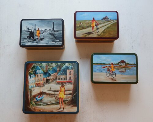 4 coffrets de biscuits Collection "La fille en jaune" disponibles dans toutes les boutiques de LA TRINITAINE Marie-Laure SOUQ