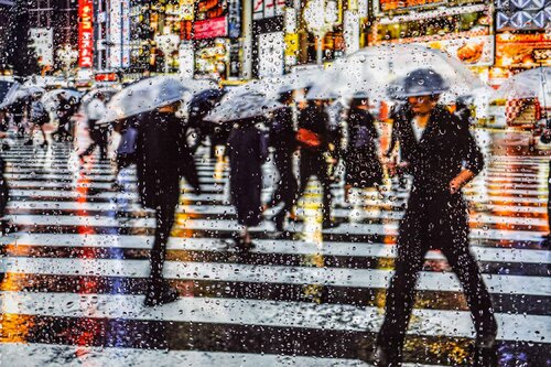RAINY DAYS IN TOKYO VI de Sven Pfrommer, Fotografía a la venta en Singulart