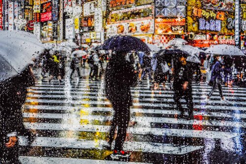 RAINY DAYS IN TOKYO V van Sven Pfrommer, Fotografie te koop op Singulart