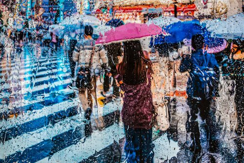 RAINY DAYS IN TOKYO II de Sven Pfrommer, Fotografía a la venta en Singulart