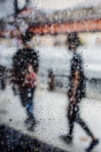 RAINY DAYS IN TOKYO I von Sven Pfrommer, Fotografie kaufen auf Singulart