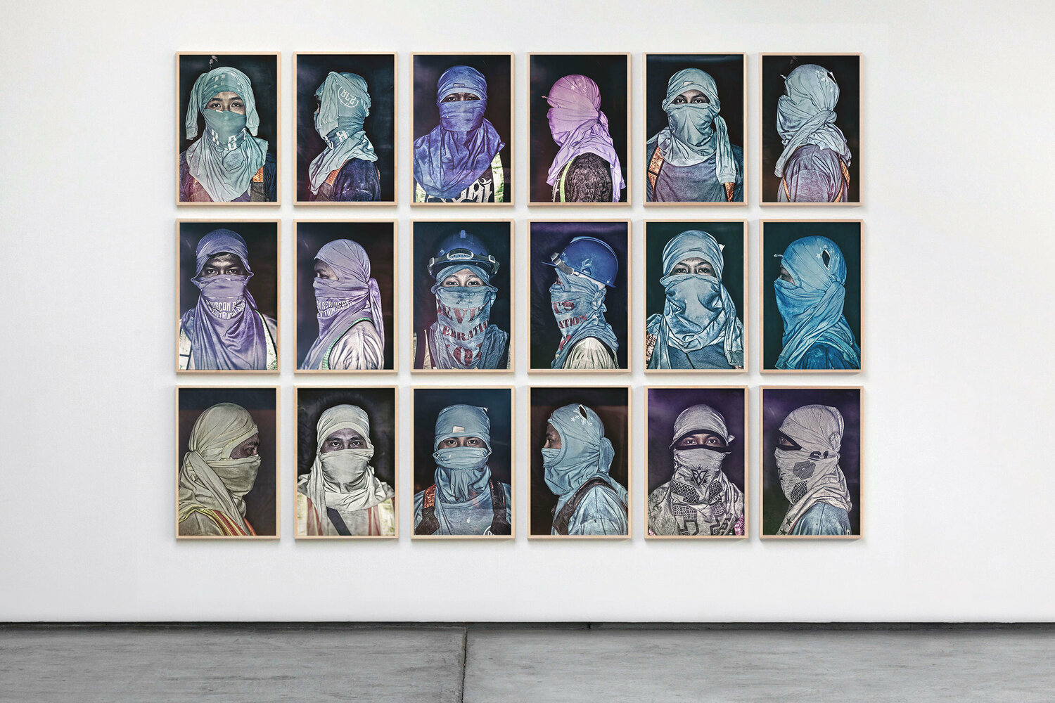 MANILA WORKER - Photography Art installation with 18 frames Sven Pfrommer