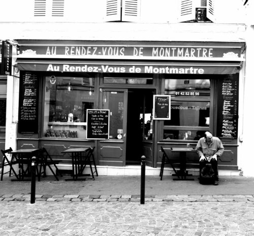 Au Rendez-Vous Montmartre Paris di JO Tuck, Fotografia in vendita su Singulart