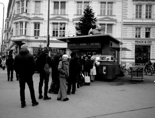 "Vienna- Rabbit  Cafe" von JO Tuck, Fotografie kaufen auf Singulart